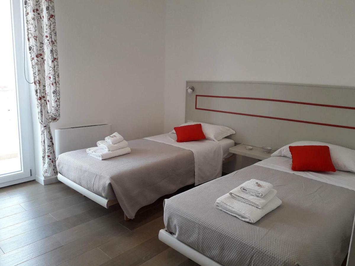 Jolie Julie Accomodation 萨萨里 外观 照片